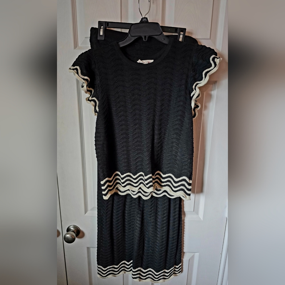 Size Large Solitaire Black & Cream Crochet Top & Pant Set